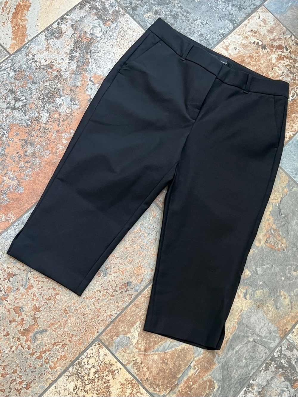 White House Black Market Black Ponte Capri Crop Pants